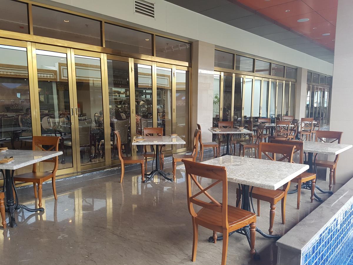 Myko Hotel & Convention Center Makassar Macáçar Exterior foto